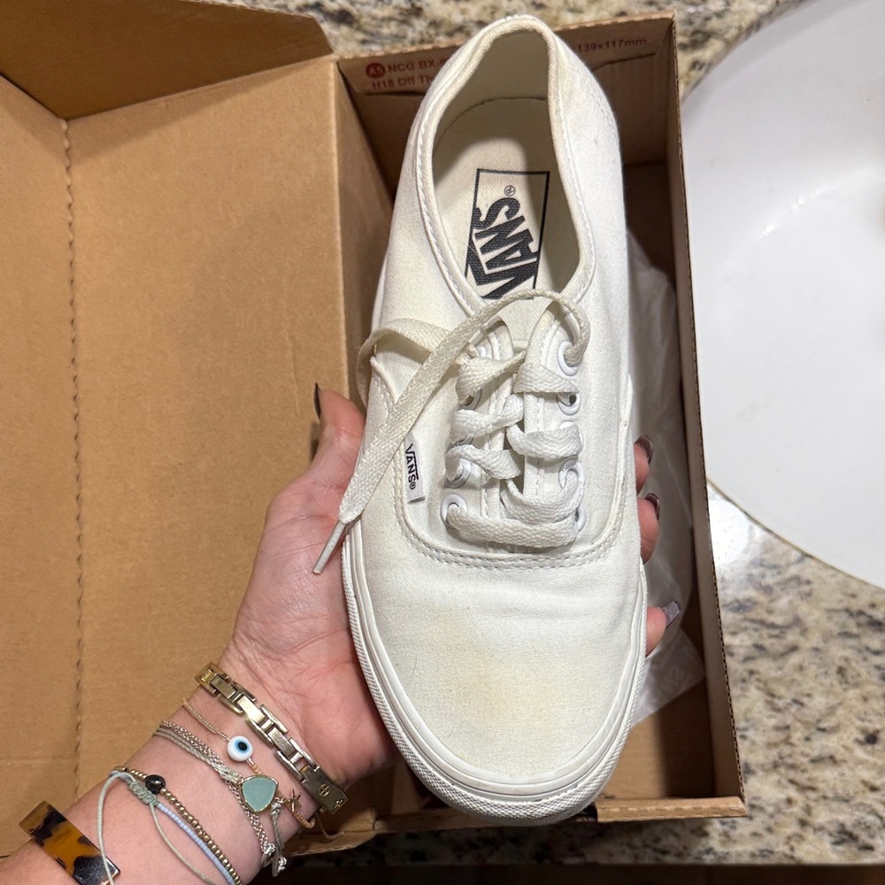 Vans - Picture 3 of 4